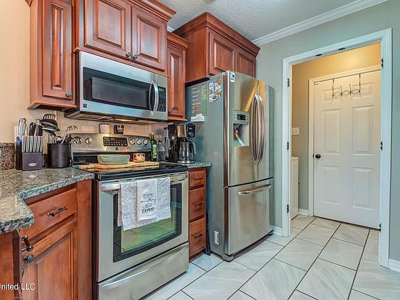 4th image of 14860 Loveless Dr