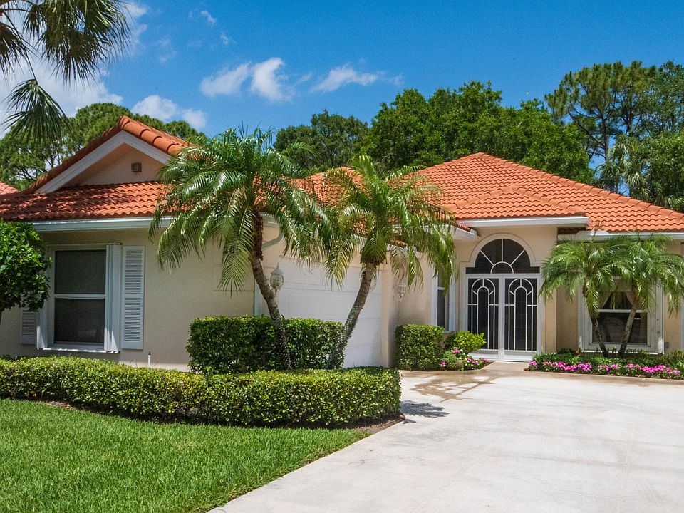 The Gardens Mall Walking And Running Trail - Palm Beach Gardens