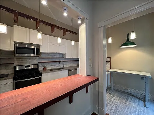 1669 Robert St — Photo 11