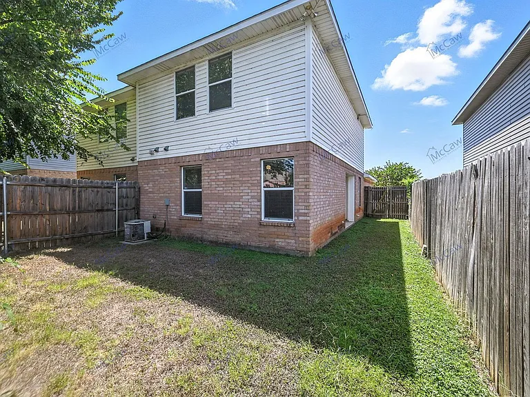 1317 Village Garden Dr — Photo 17