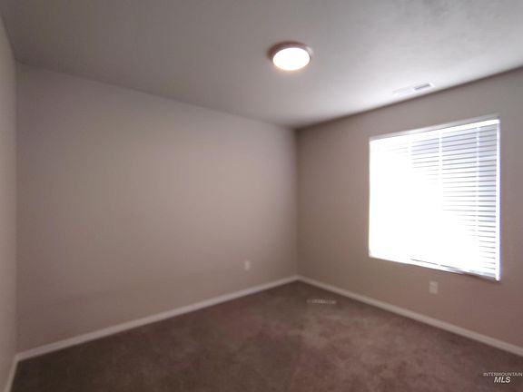 5th image of 890 SW Crested St