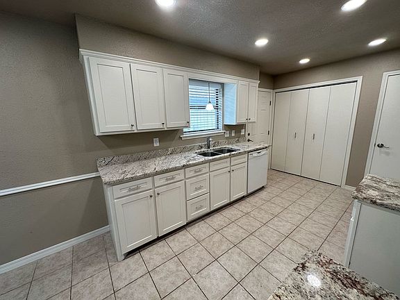 4th image of 800 28th St Unit B