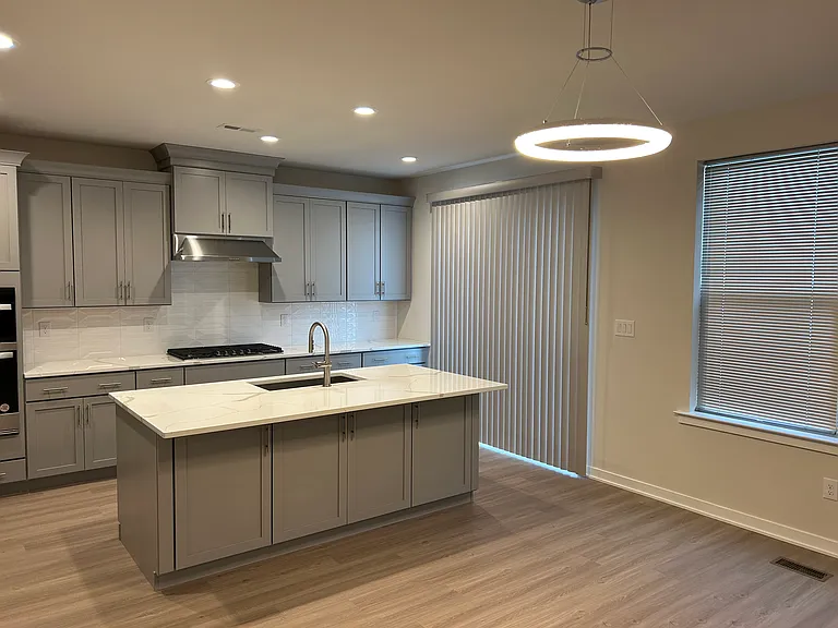 1020 W Lock Rd — Photo 2