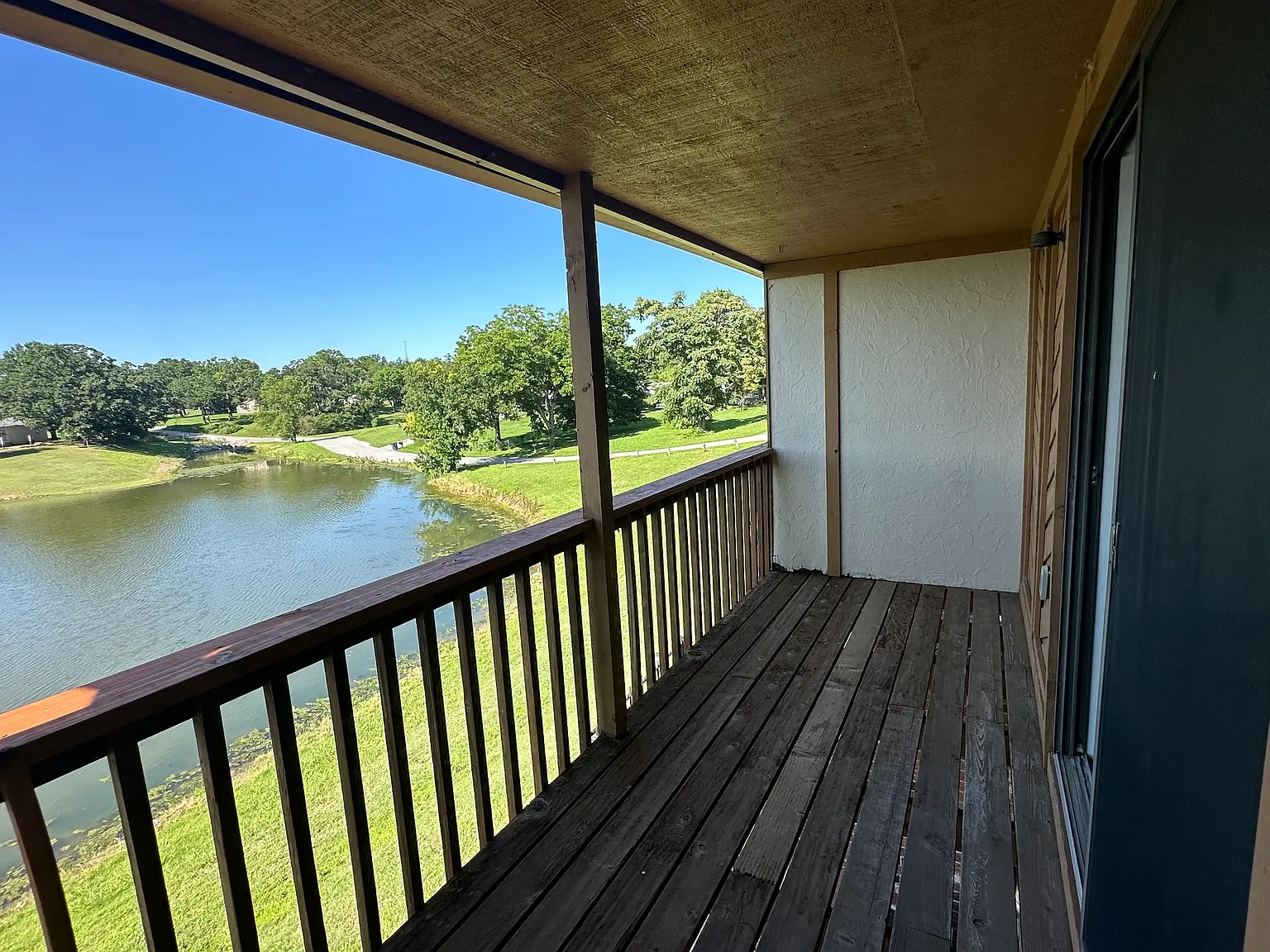 2 bed, 1.5 bath, 900 sqft, $1,250 — Photo 3