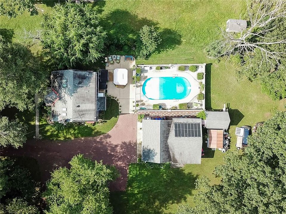 1st image of 85 Schoolhouse Ln