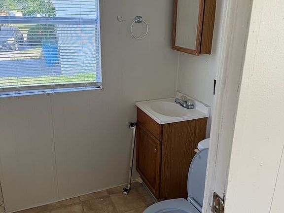 4th image of 217 Theresa Ln