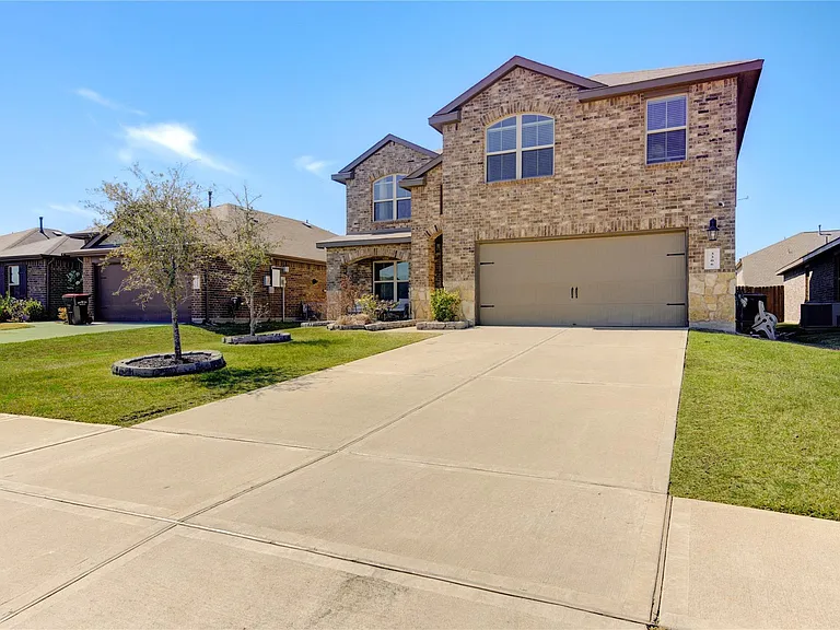 3306 Sumac Dr — Photo 4