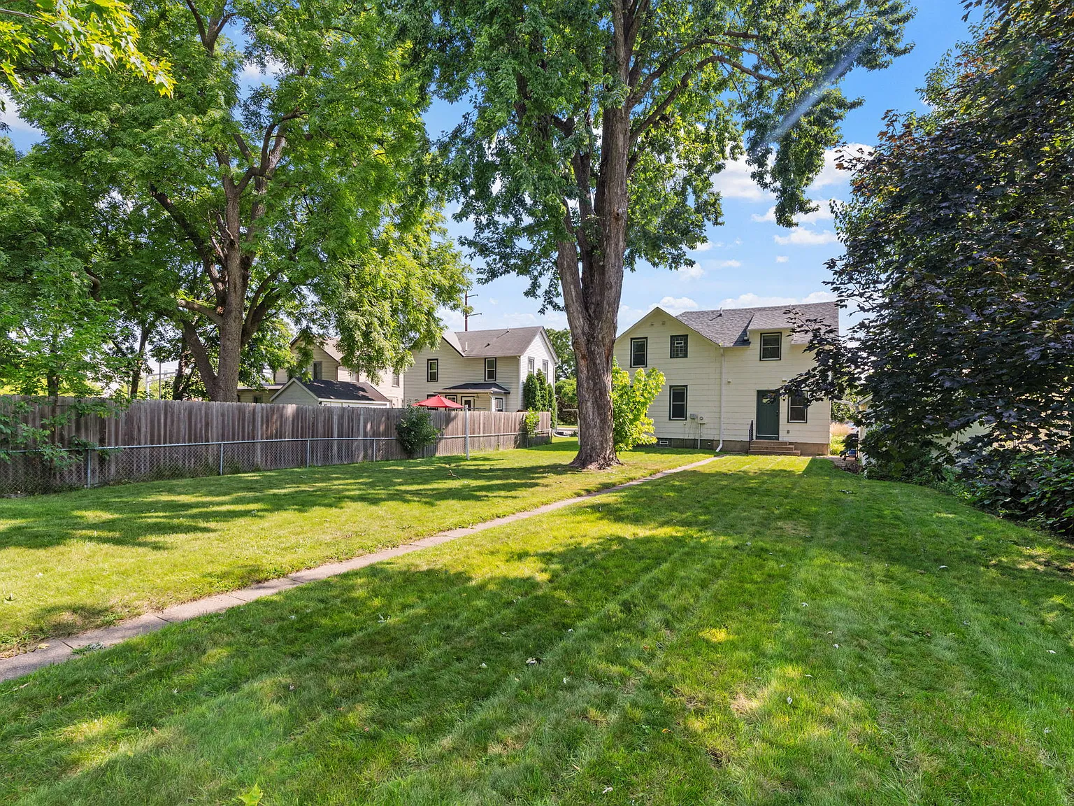 3 bed, 2.5 bath, 1720 sqft, $6,000 — Photo 4