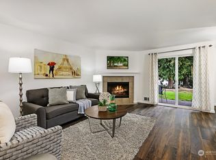 1153 N 198th St UNIT F103, Seattle, WA 98133