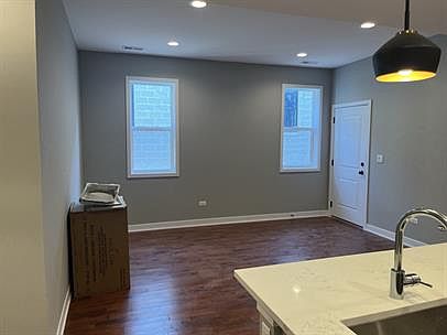 3rd image of 1317 W Carmen Ave #2F