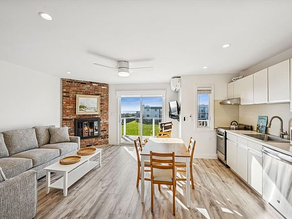 3rd image of 707 Old Montauk Hwy #6C