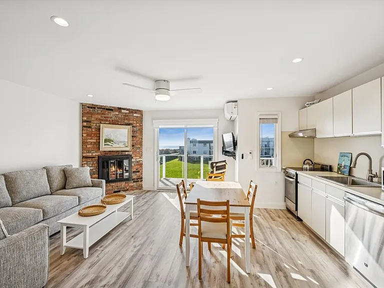 707 Old Montauk Hwy #6C — Photo 3