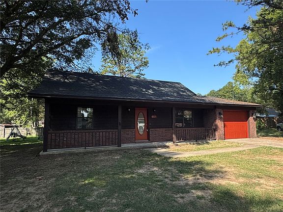 2nd image of 807 Trails End St