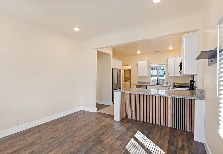 10 Prater Way — Photo 2