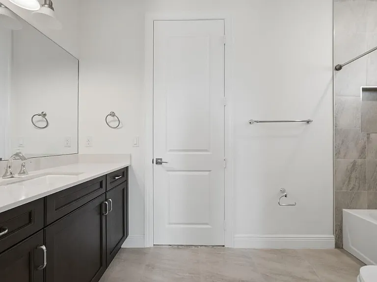 11760 Bayview Cir — Photo 43