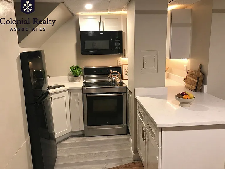 923 Beacon St #4 — Photo 5