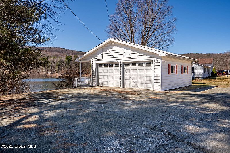 4th image of 9 Kennedy Road