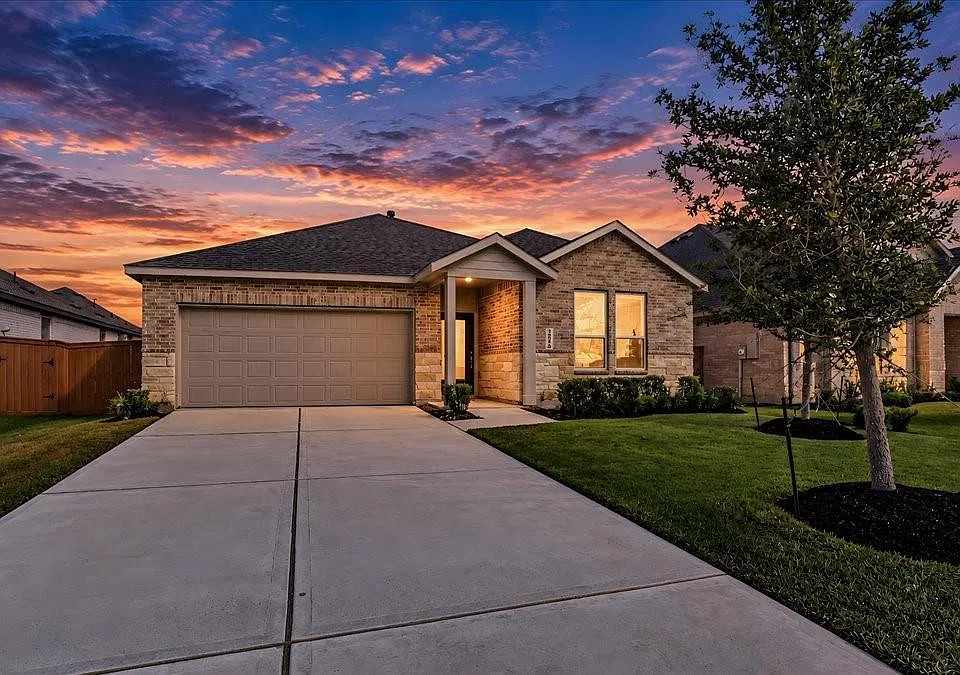 2816 Golden Isle Dr
