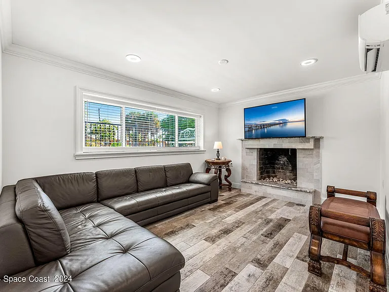 265 Marion St — Photo 10