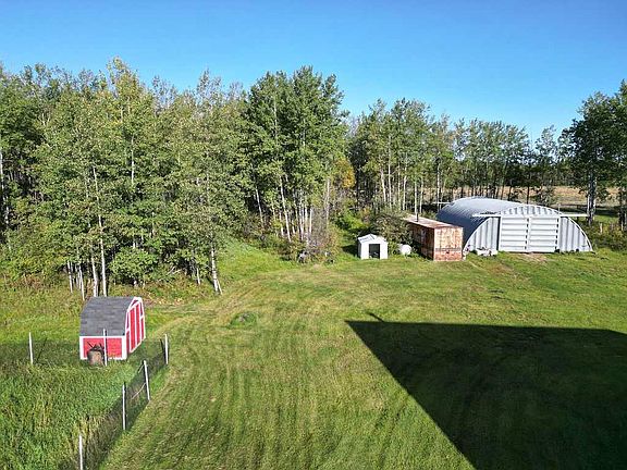 5th image of 635013 NE Range Road 225