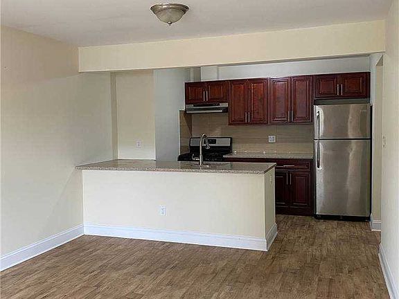 2nd image of 15607 Sanford Ave