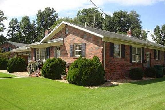 2nd image of 1528 Forest Glen Cir