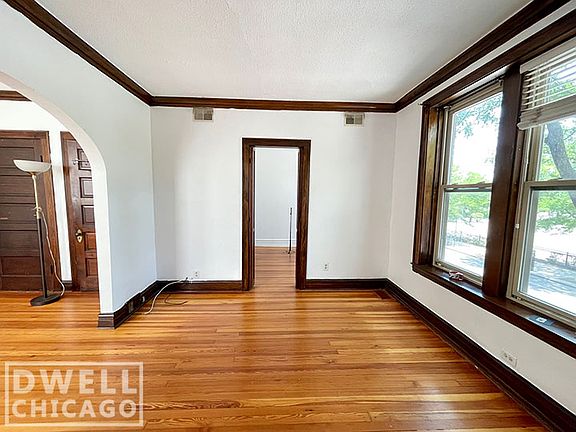4th image of 4514 N Lincoln Ave #2