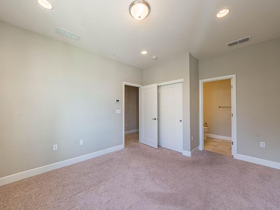 4th image of 523 Autumn Meadow Dr
