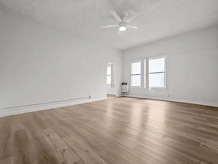 751 Normandie Ave #403 — Photo 10