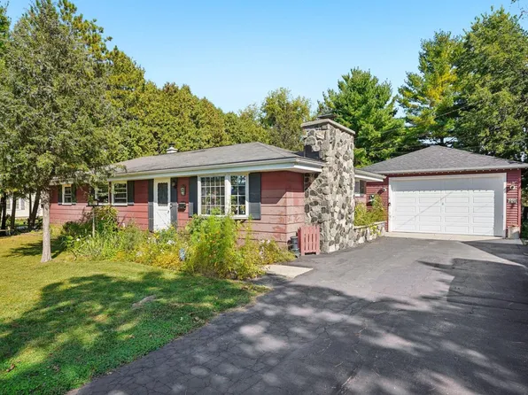 34994 Delafield ROAD, Oconomowoc, WI 53066