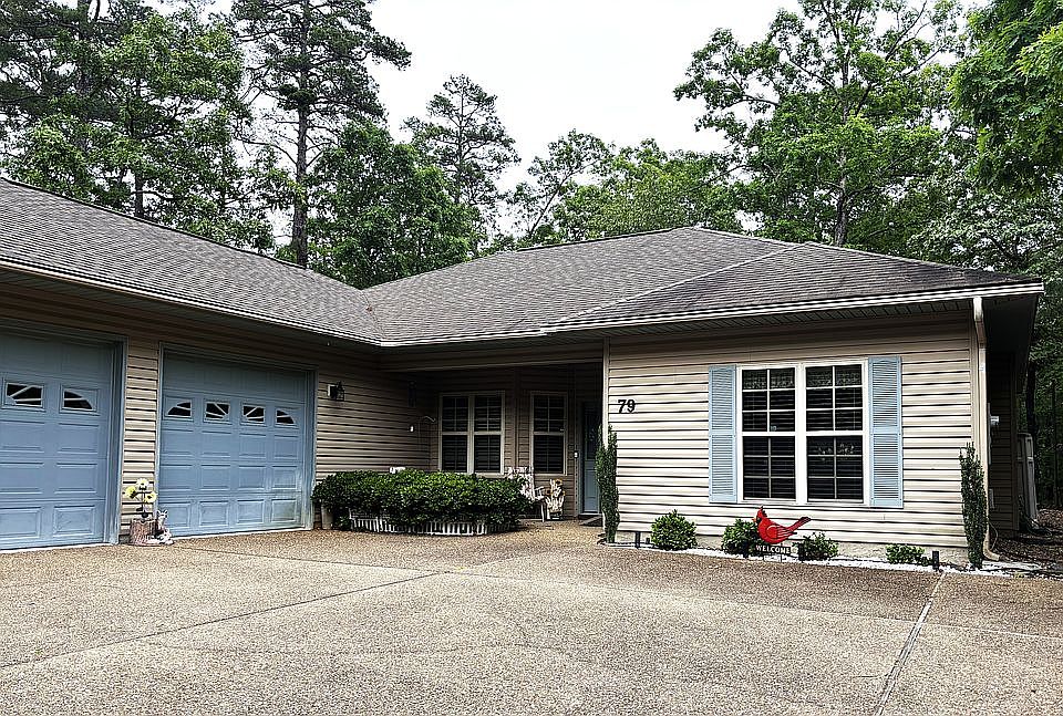 3 Bed 2 Bath
2 1/2 Garage
