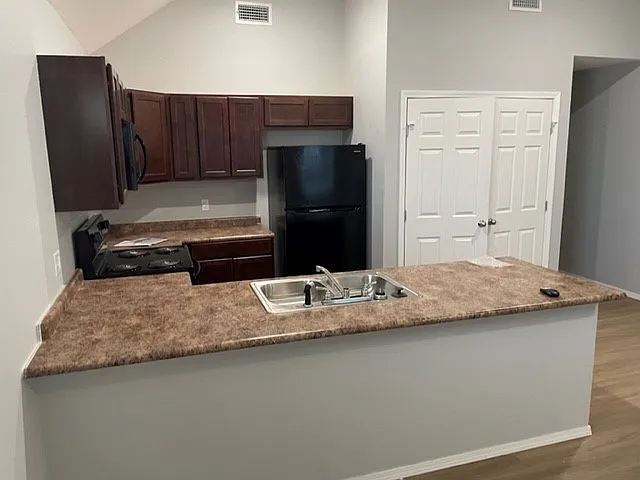2 bed, 900 sqft, $975 — Photo 3