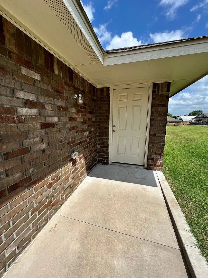 98.2 - 2403 S. Blackhawk - Teal Ridge — Photo 2