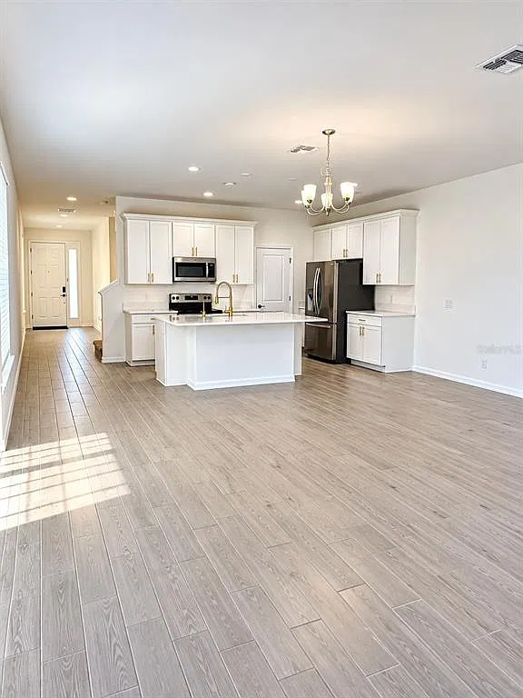 4 bed, 3.0 bath, 2200 sqft, $2,800 — Photo 2
