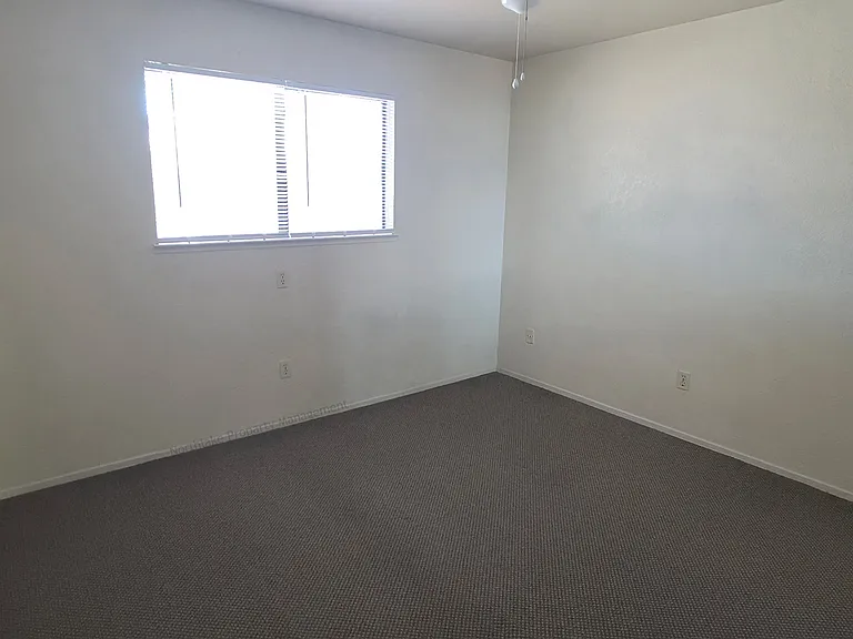 2657 Lakeshore Blvd #6 — Photo 3