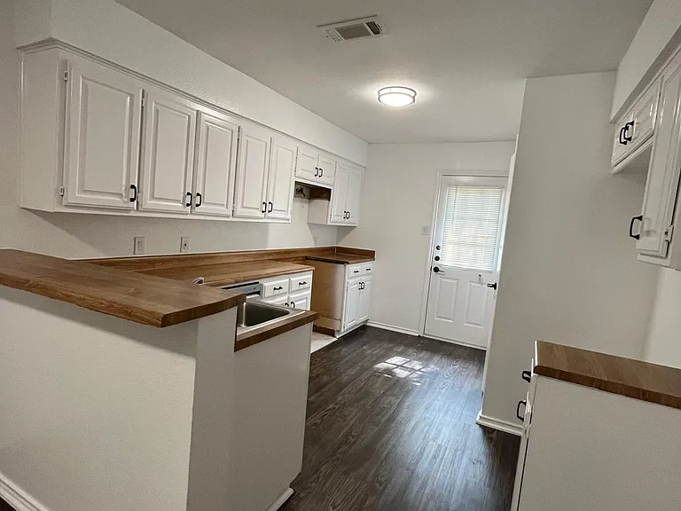 6308 Shasta Trl — Photo 3