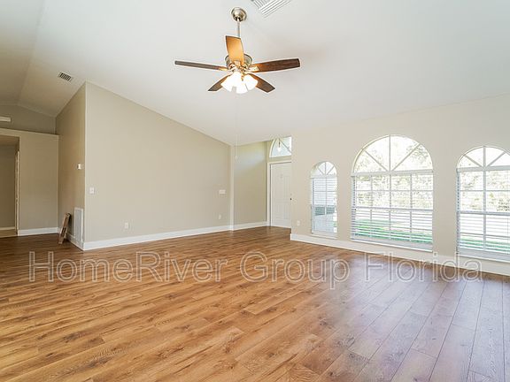 3rd image of 1743 Hazelton Ave