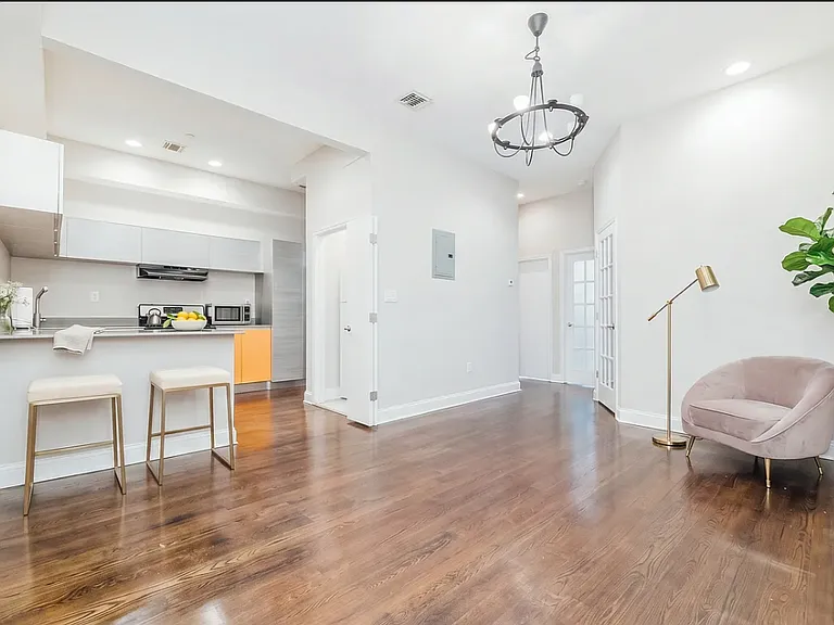 471 Keap St #2L — Photo 5