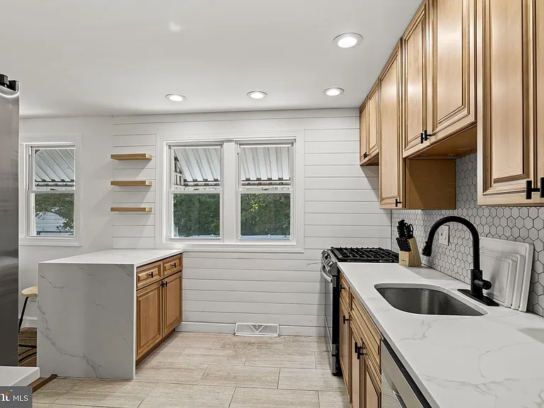 901 Russo Dr — Photo 12