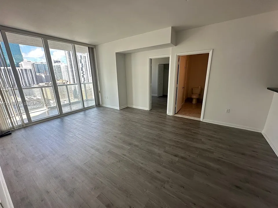 244 Biscayne Blvd #1910