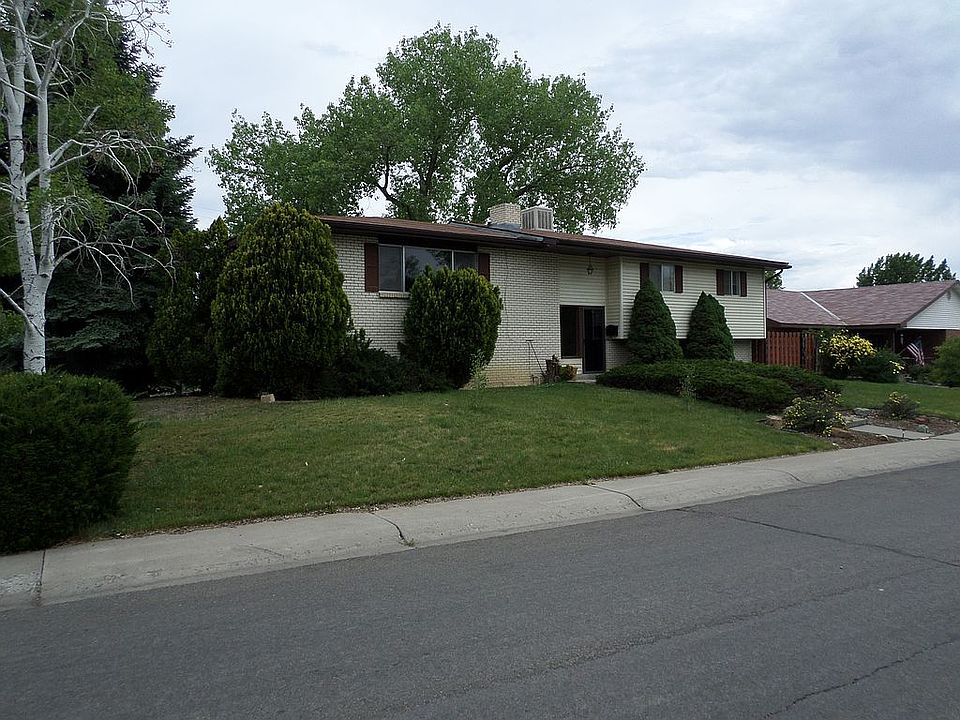 2nd image of 1046 Highland St