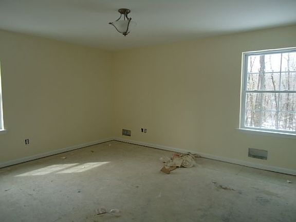 5th image of 87 Glen Rock Cir