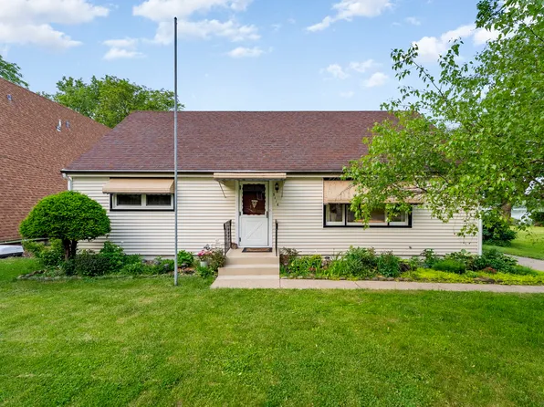 5116 W Shore Dr, McHenry, IL 60050