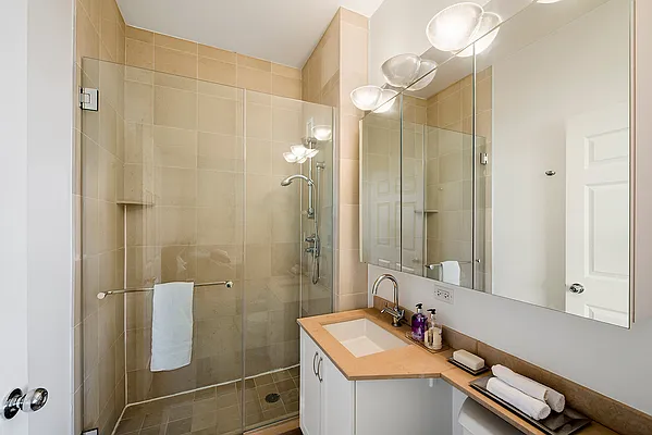 Rented by CORE | media 14