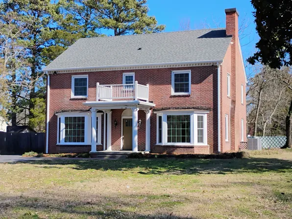 821 S Williams St, Henderson, NC 27536