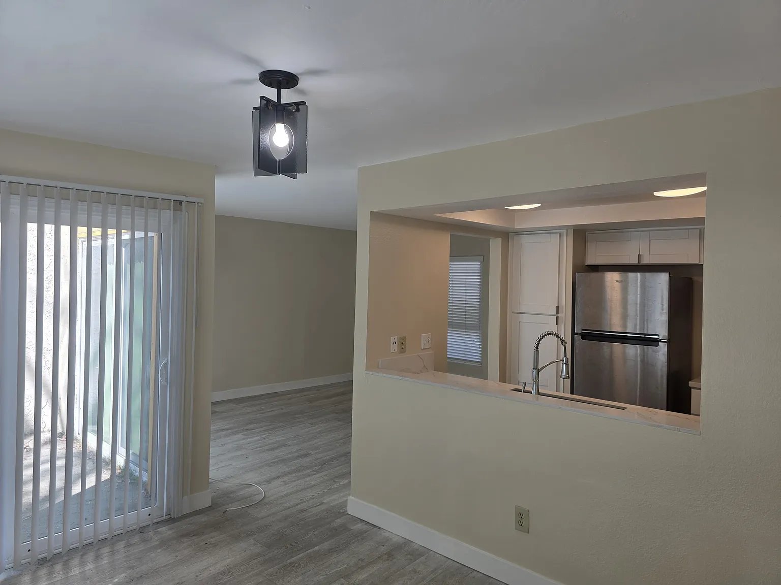2 bed, 1.5 bath, 947 sqft, $2,450 — Photo 2