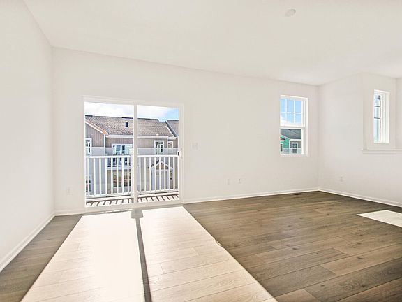 3rd image of 422 Comstock Rd