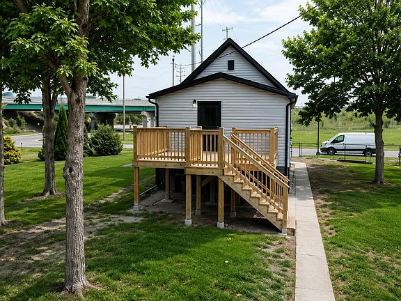 3rd image of 4512 Ash Ave