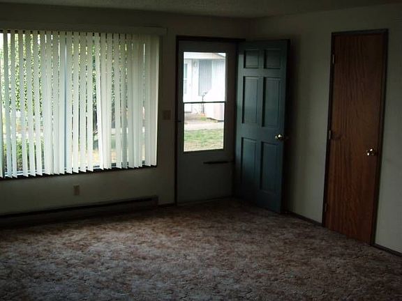 Spacious living room