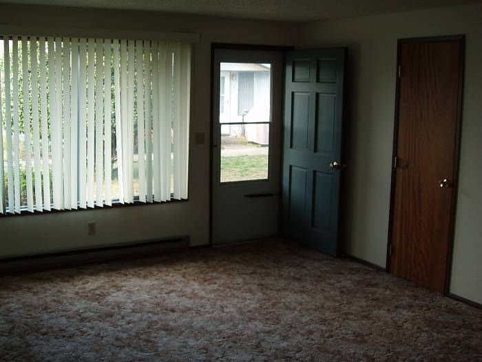 Spacious living room